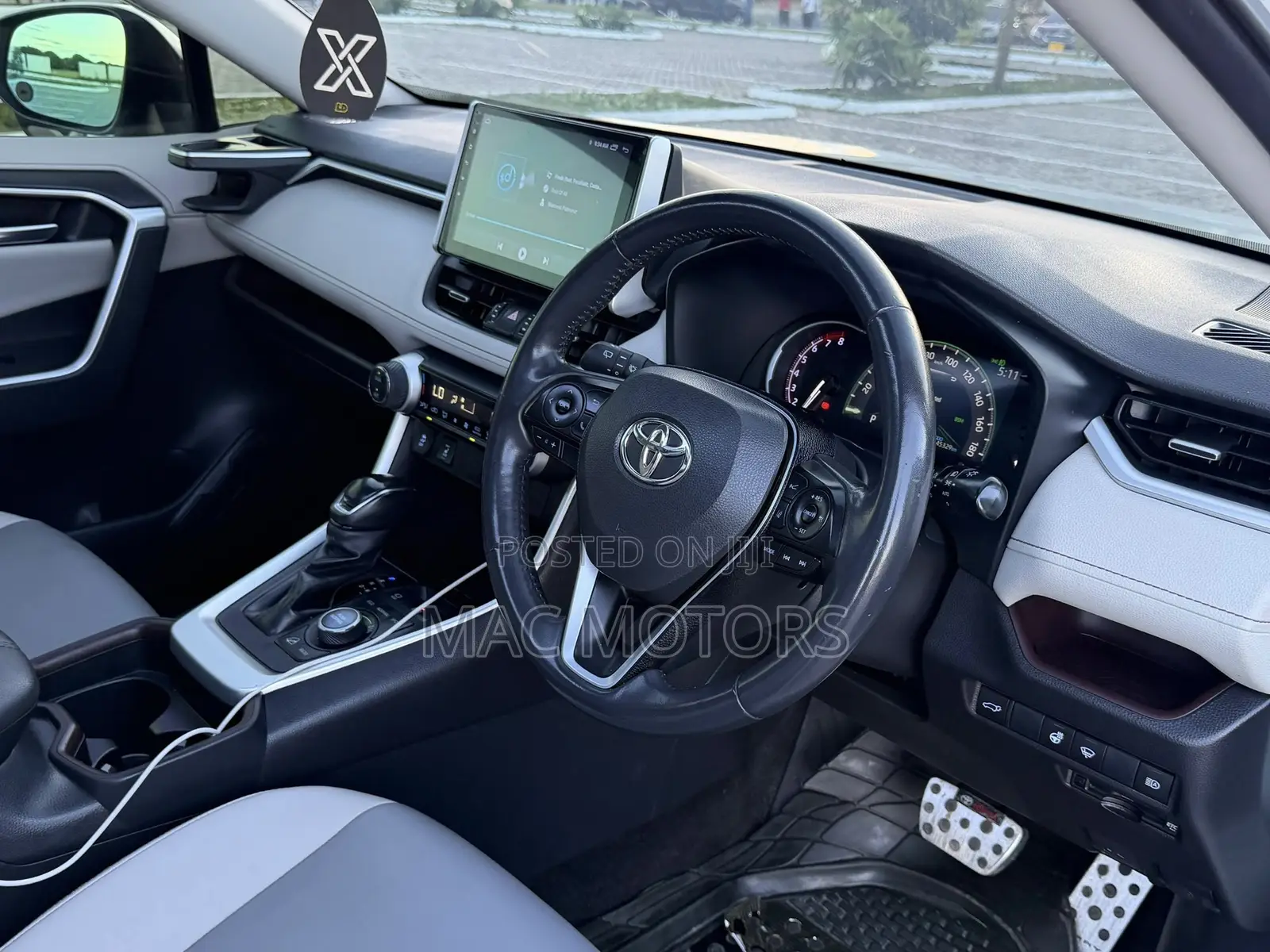 Toyota RAV4 2021 White