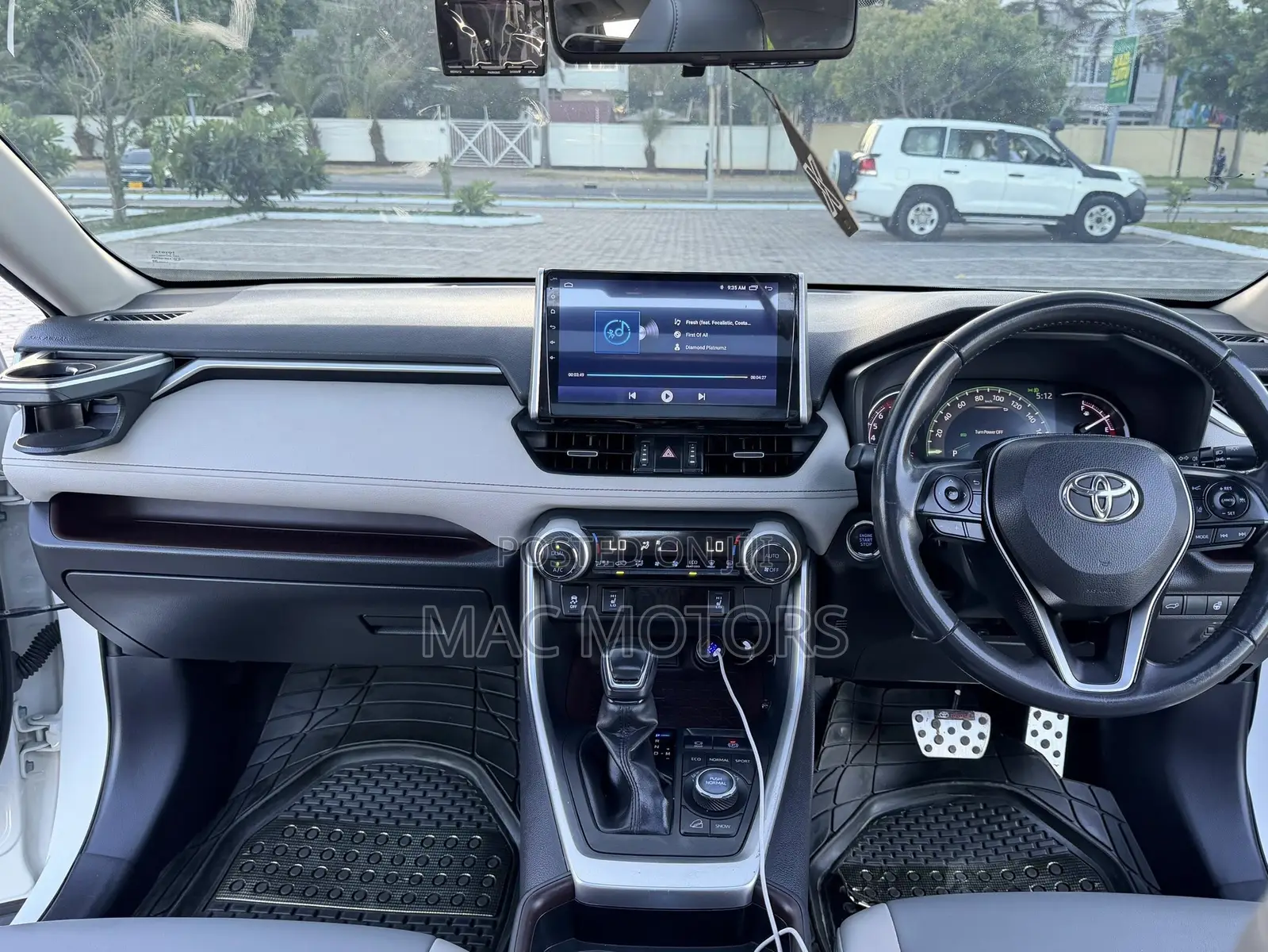 Toyota RAV4 2021 White