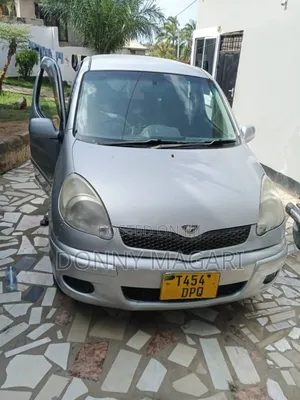 Toyota Fun Cargo 2004 Silver