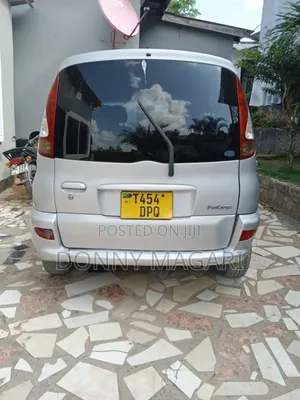 Toyota Fun Cargo 2004 Silver
