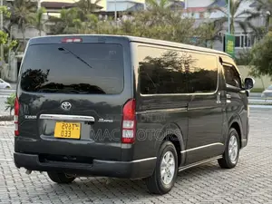 Toyota HiAce 2005 Black