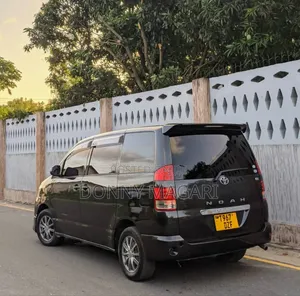 Toyota Noah 2.0 AWD (8 Seater) 2005 Black