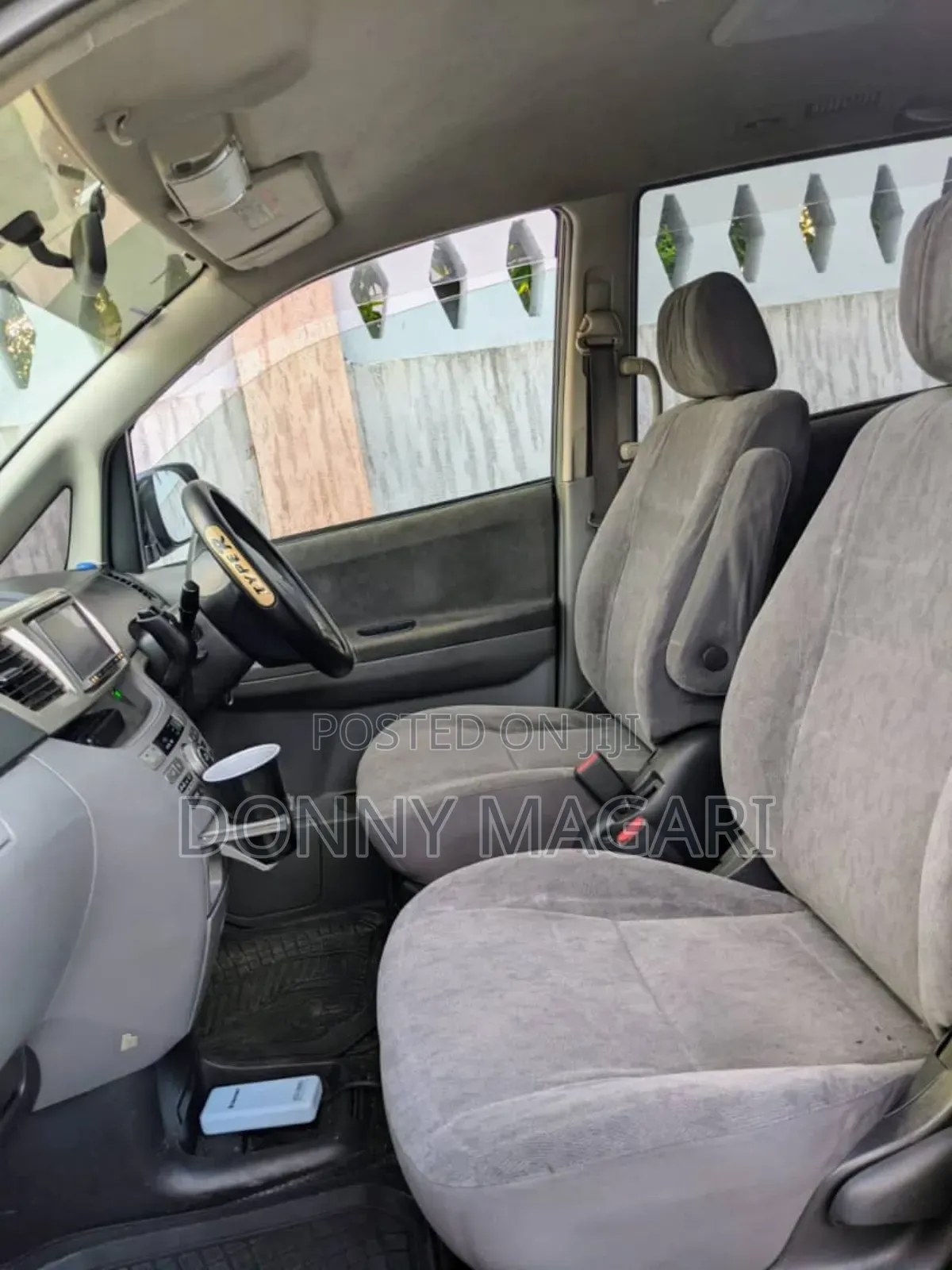 Toyota Noah 2.0 AWD (8 Seater) 2005 Black