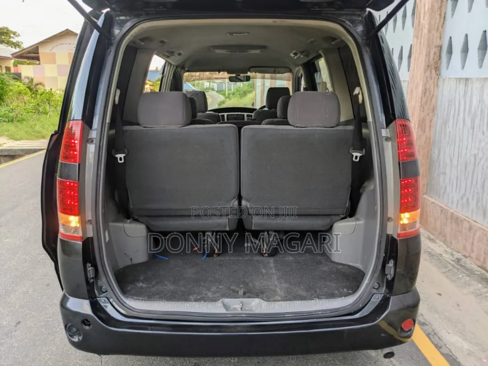 Toyota Noah 2.0 AWD (8 Seater) 2005 Black