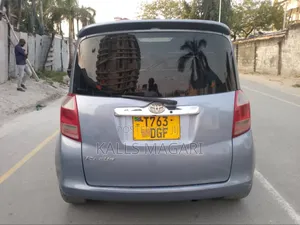 Toyota Ractis 2005 Gray