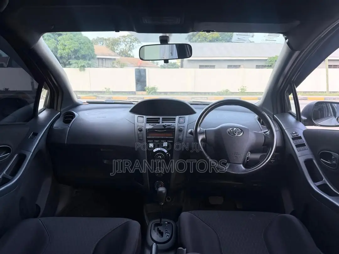 Toyota Vitz 1.3 FWD 5dr 2003 Silver