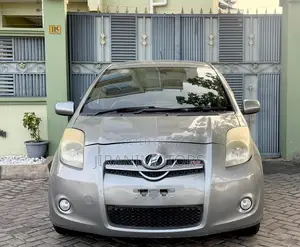 Toyota Vitz 1.3 FWD 5dr 2003 Silver