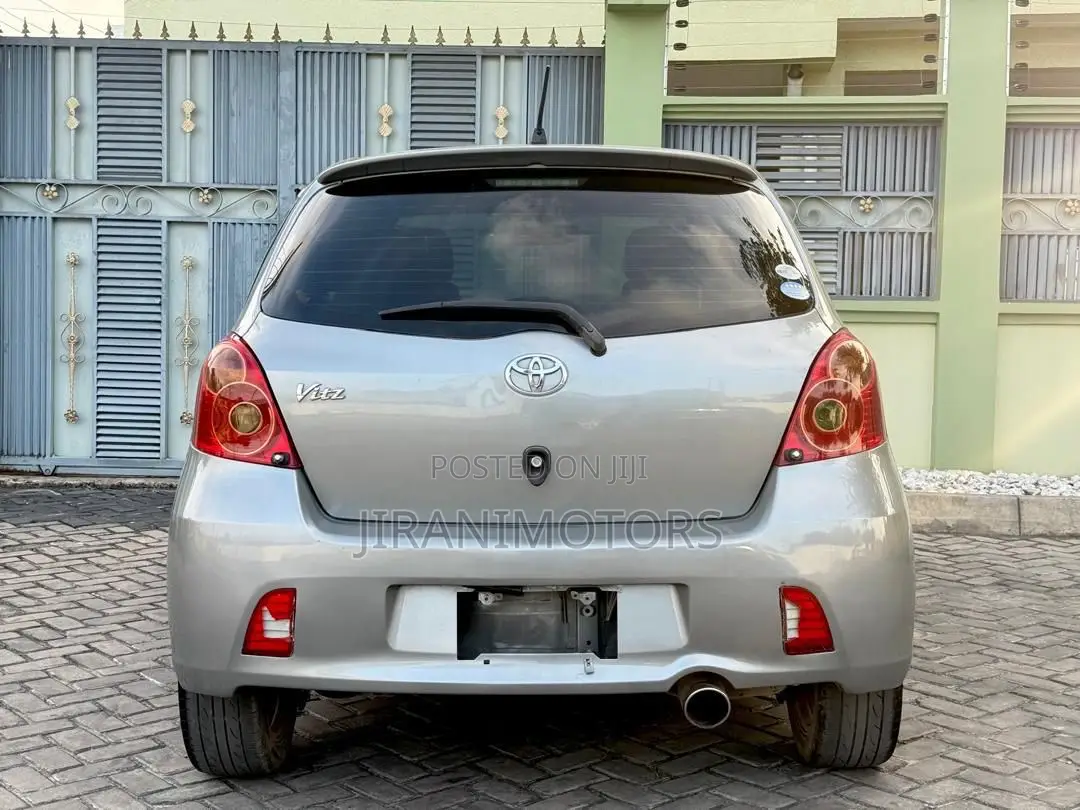 Toyota Vitz 1.3 FWD 5dr 2003 Silver