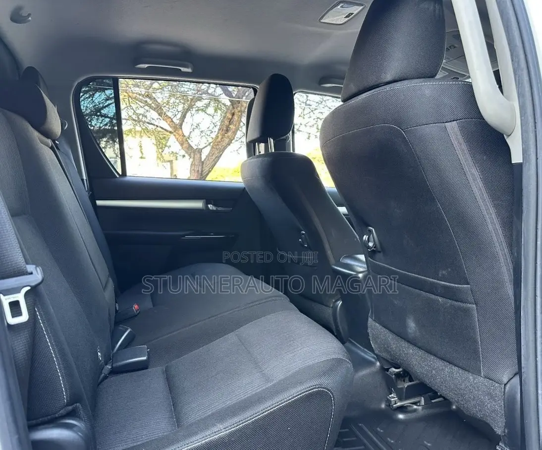 Toyota Hilux 2020 White