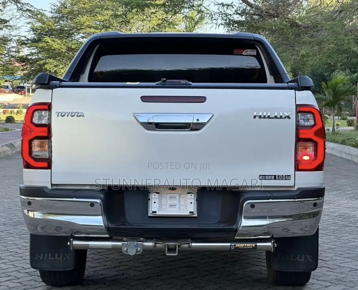 Toyota Hilux 2020 White