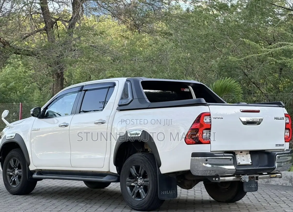 Toyota Hilux 2020 White