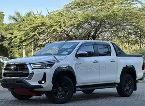 Toyota Hilux 2020 White