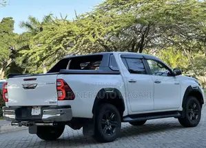 Toyota Hilux 2020 White