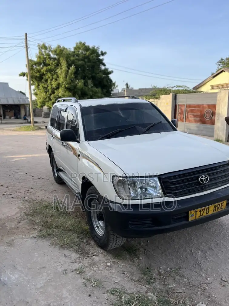 Toyota Land Cruiser 2002 White