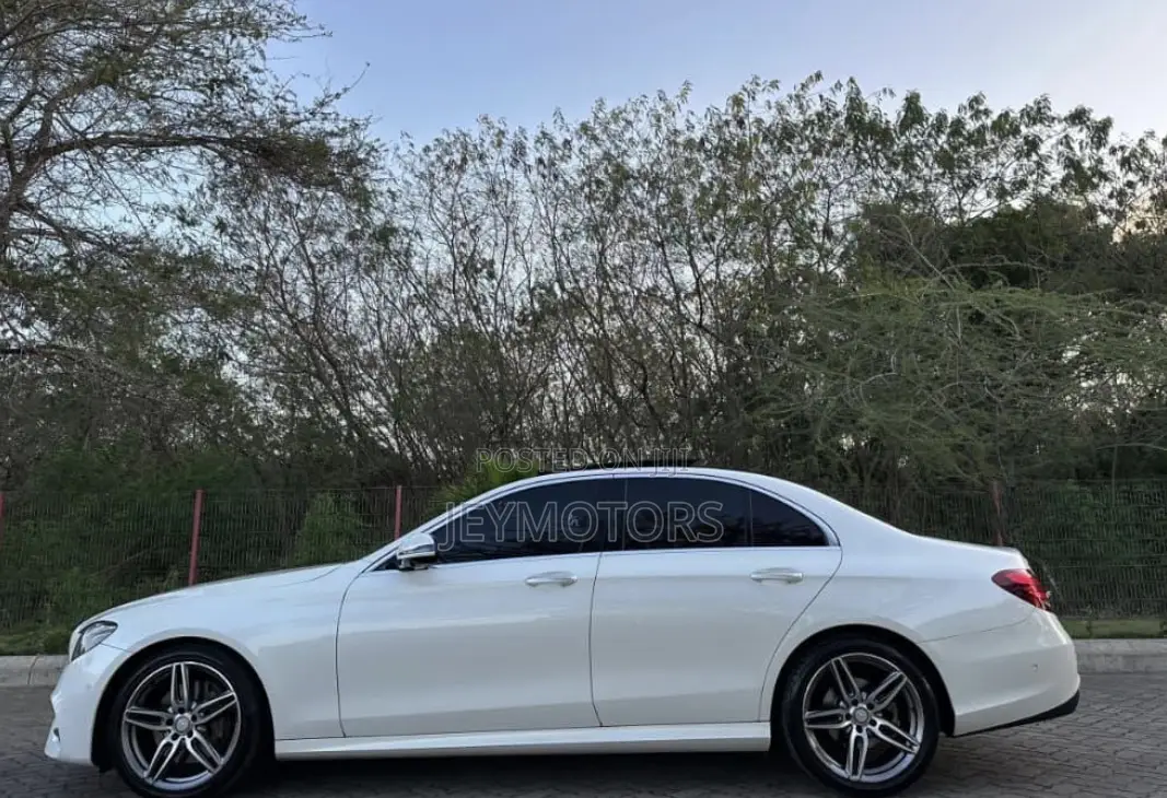 Mercedes-Benz E200 2016 Black