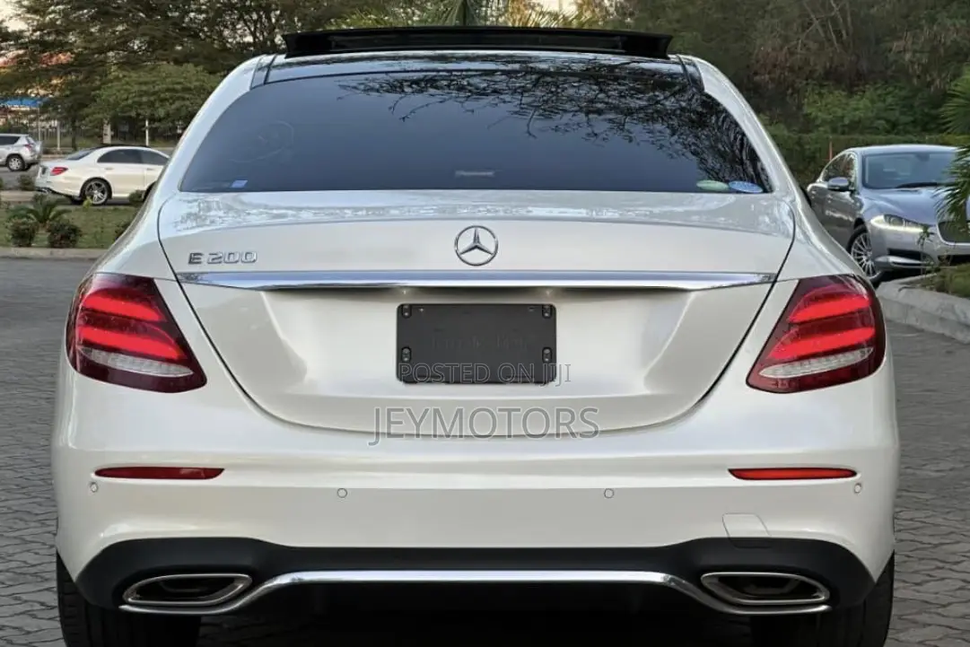 Mercedes-Benz E200 2016 Black