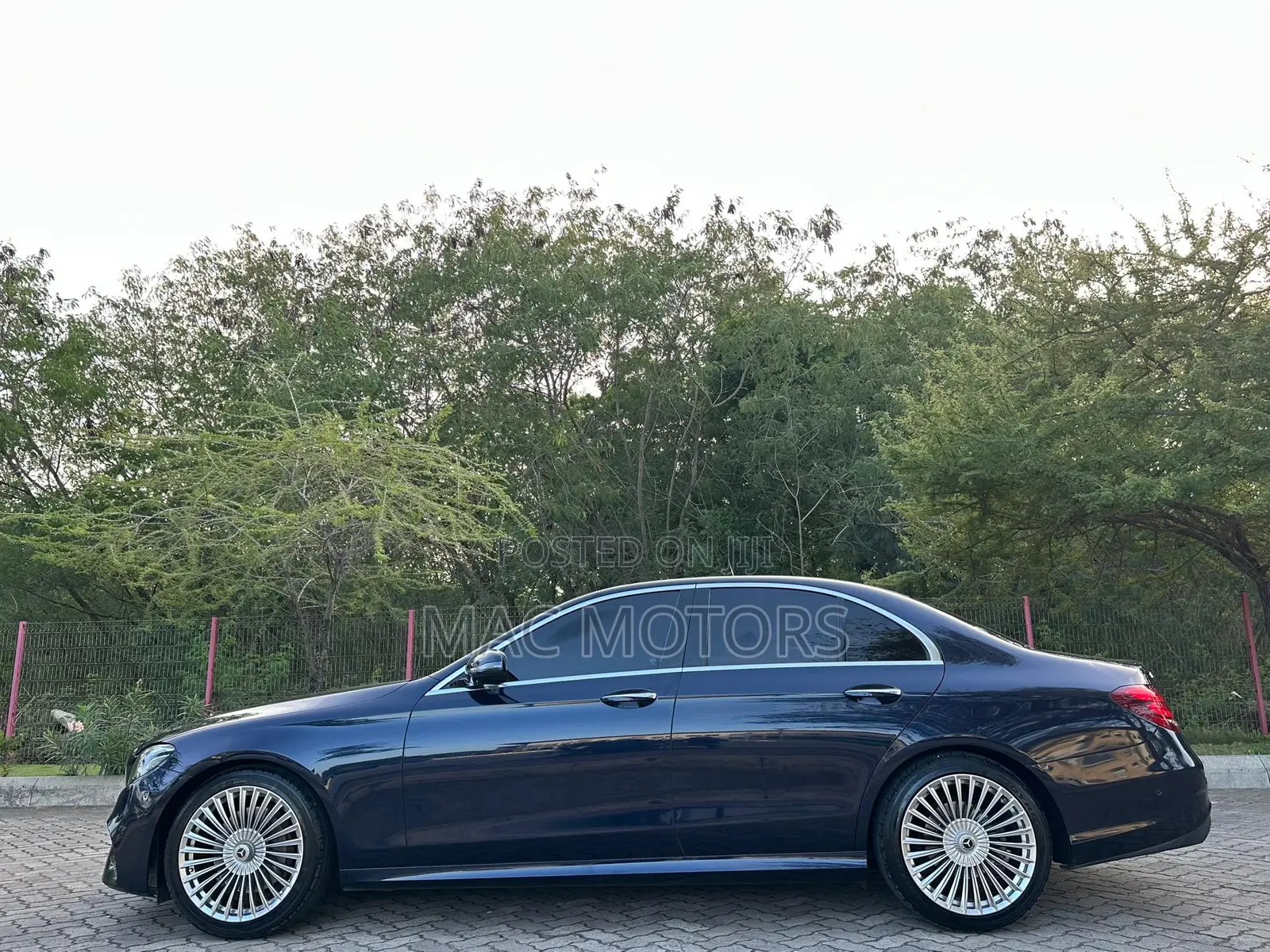 Mercedes-Benz E200 2016 Blue