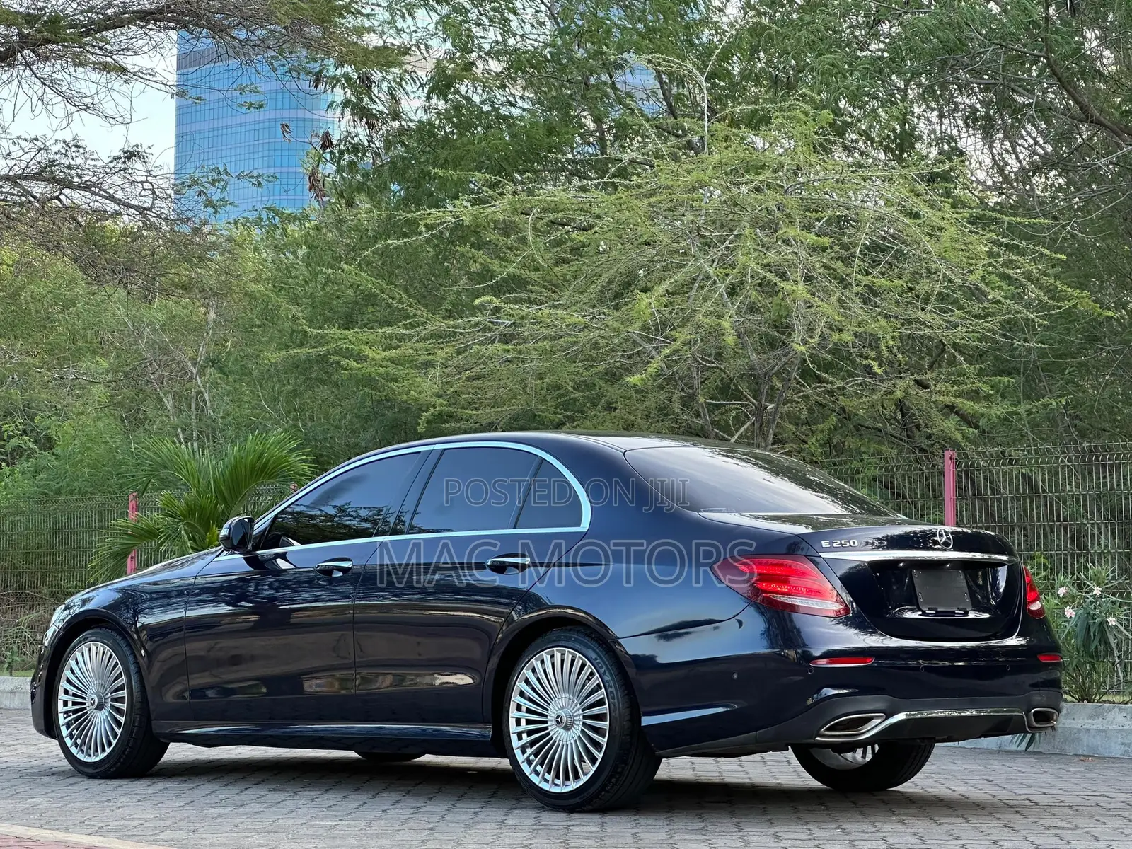 Mercedes-Benz E200 2016 Blue
