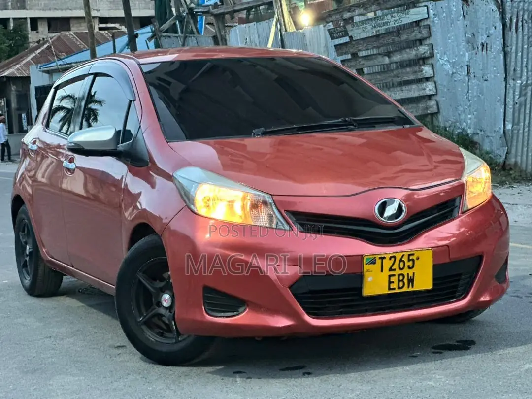 Toyota Vitz 2012 Orange