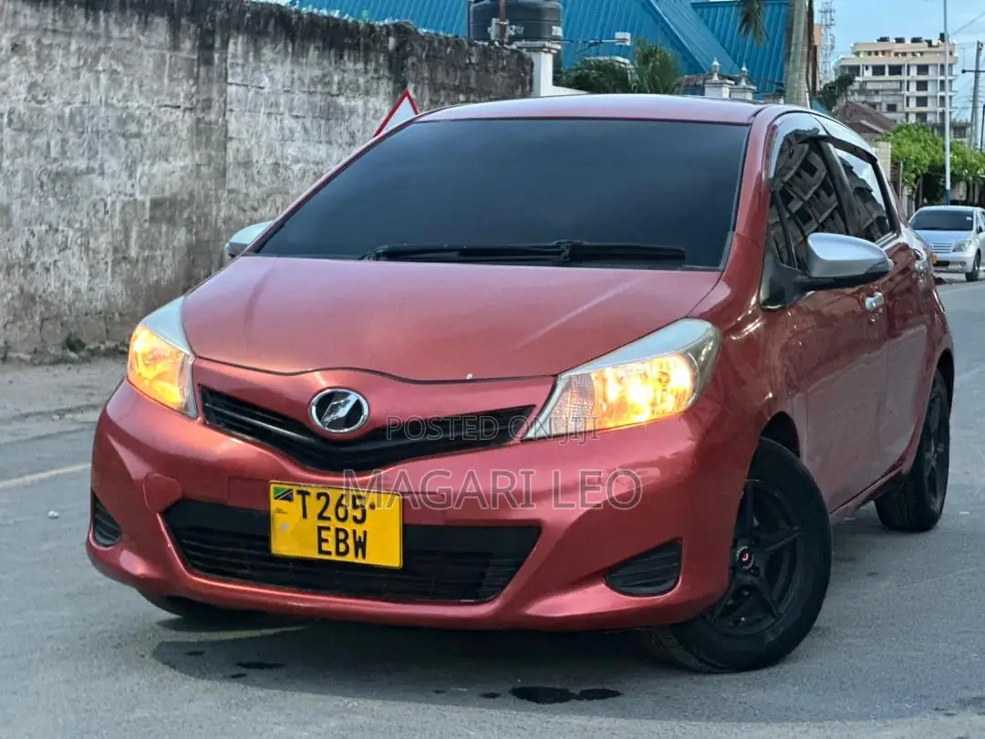 Toyota Vitz 2012 Orange