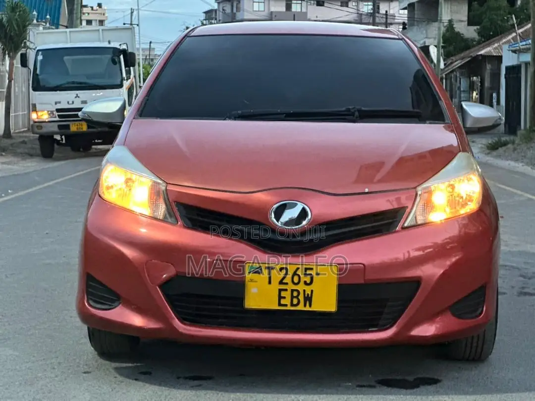 Toyota Vitz 2012 Orange