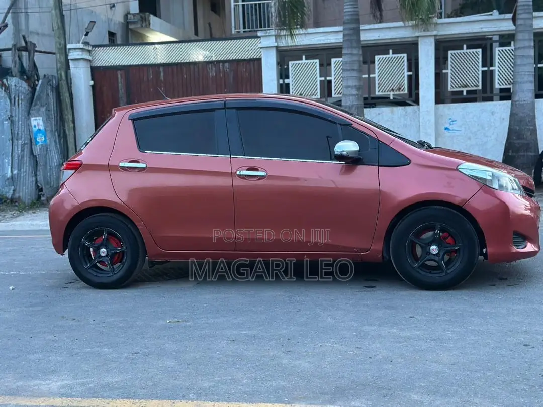 Toyota Vitz 2012 Orange