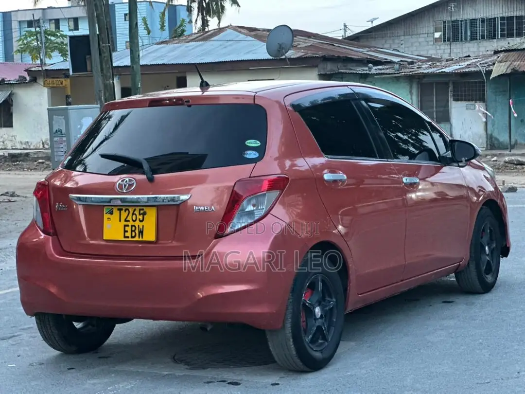 Toyota Vitz 2012 Orange