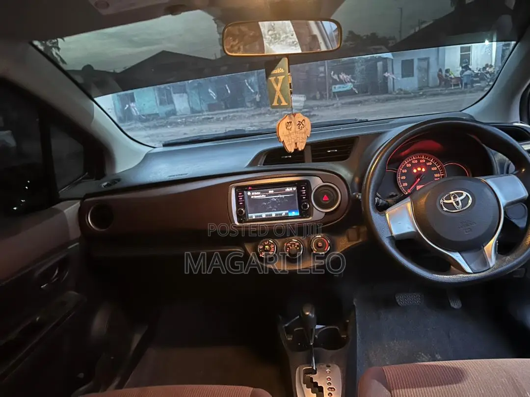 Toyota Vitz 2012 Orange