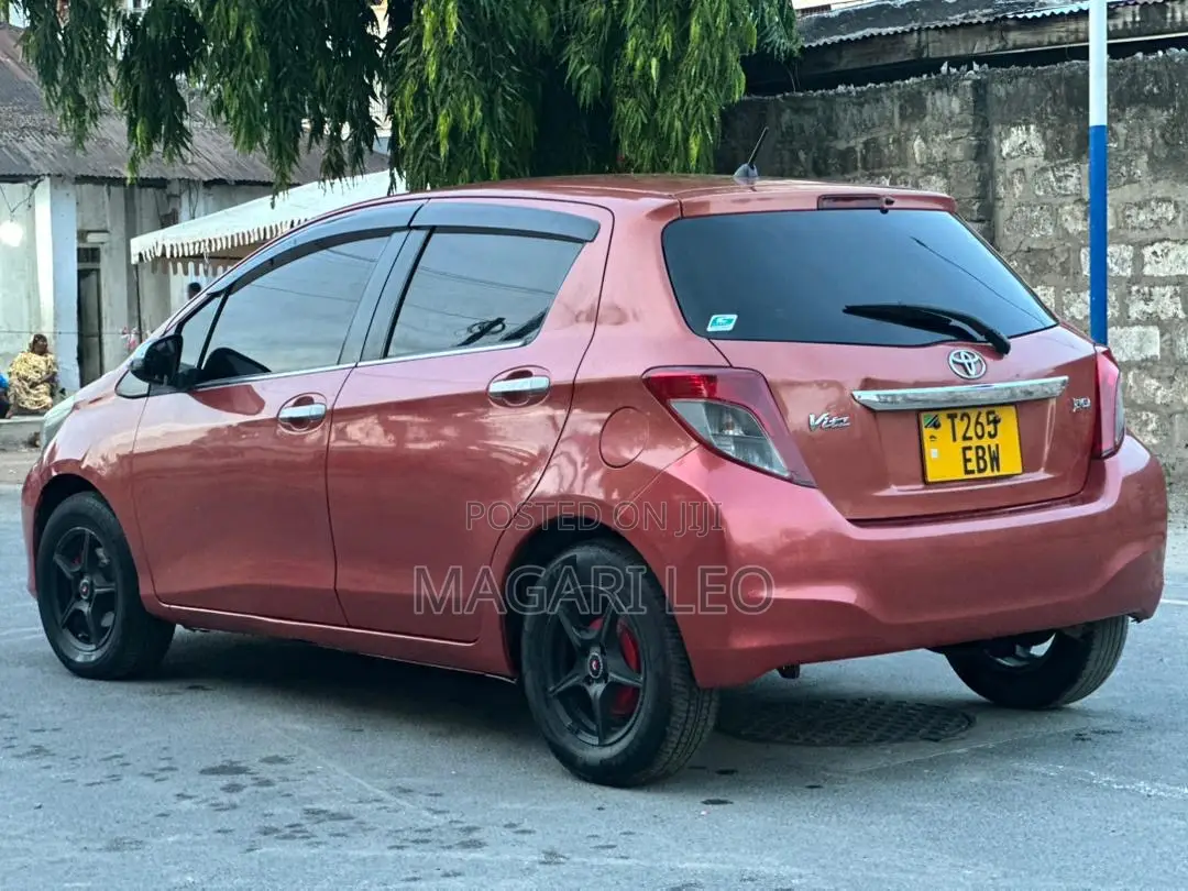 Toyota Vitz 2012 Orange