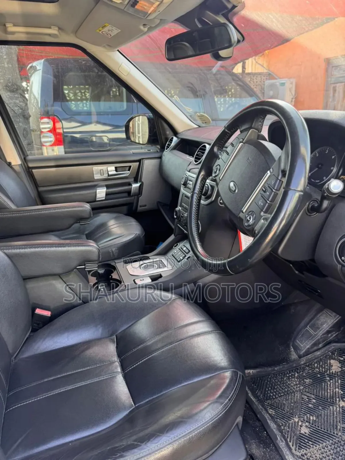 Land Rover Discovery 2014 White