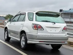 Toyota Harrier 2.2 16V 2000 White
