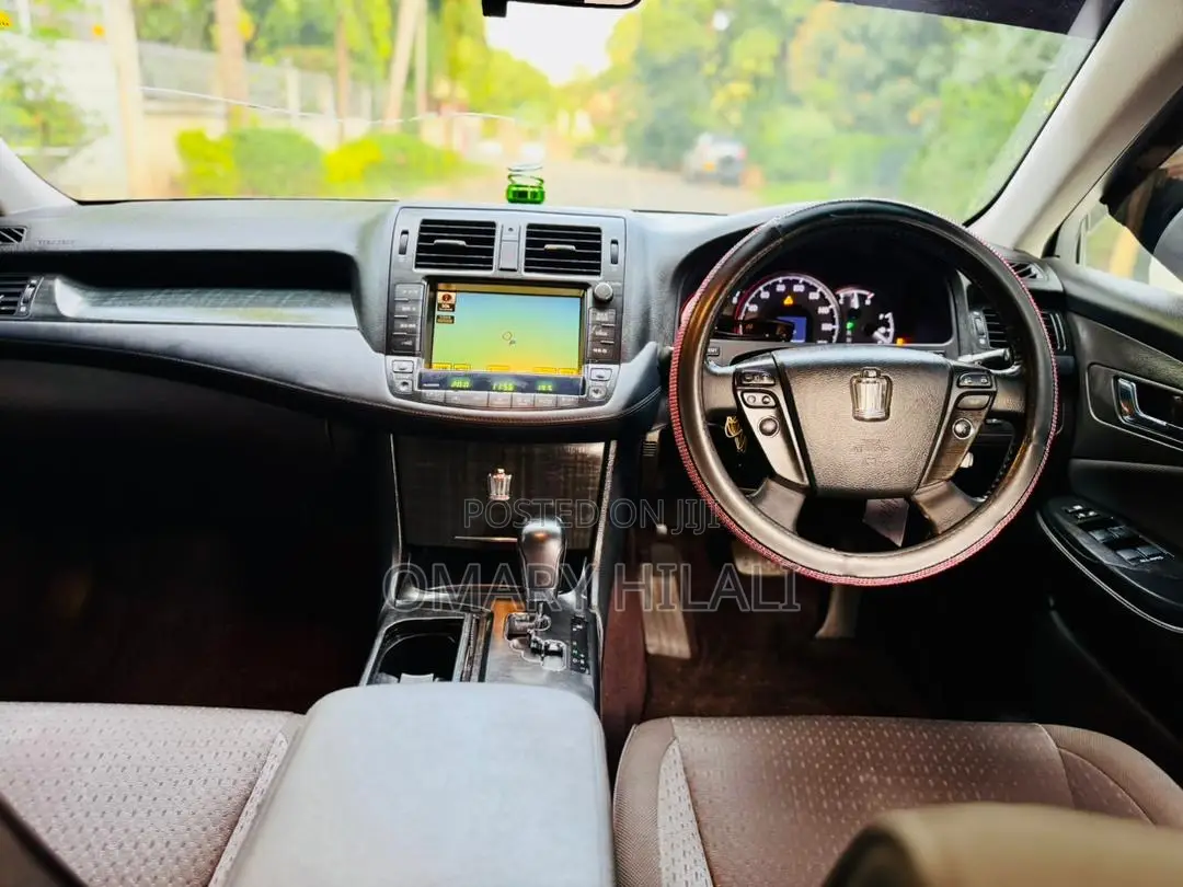 Toyota Crown 2009 White