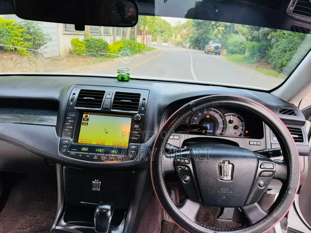 Toyota Crown 2009 White