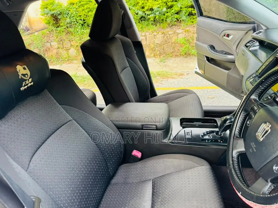 Toyota Crown 2009 White
