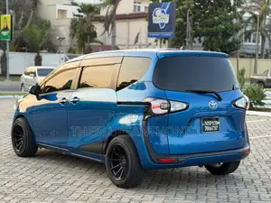 Toyota Sienta 2015 Blue