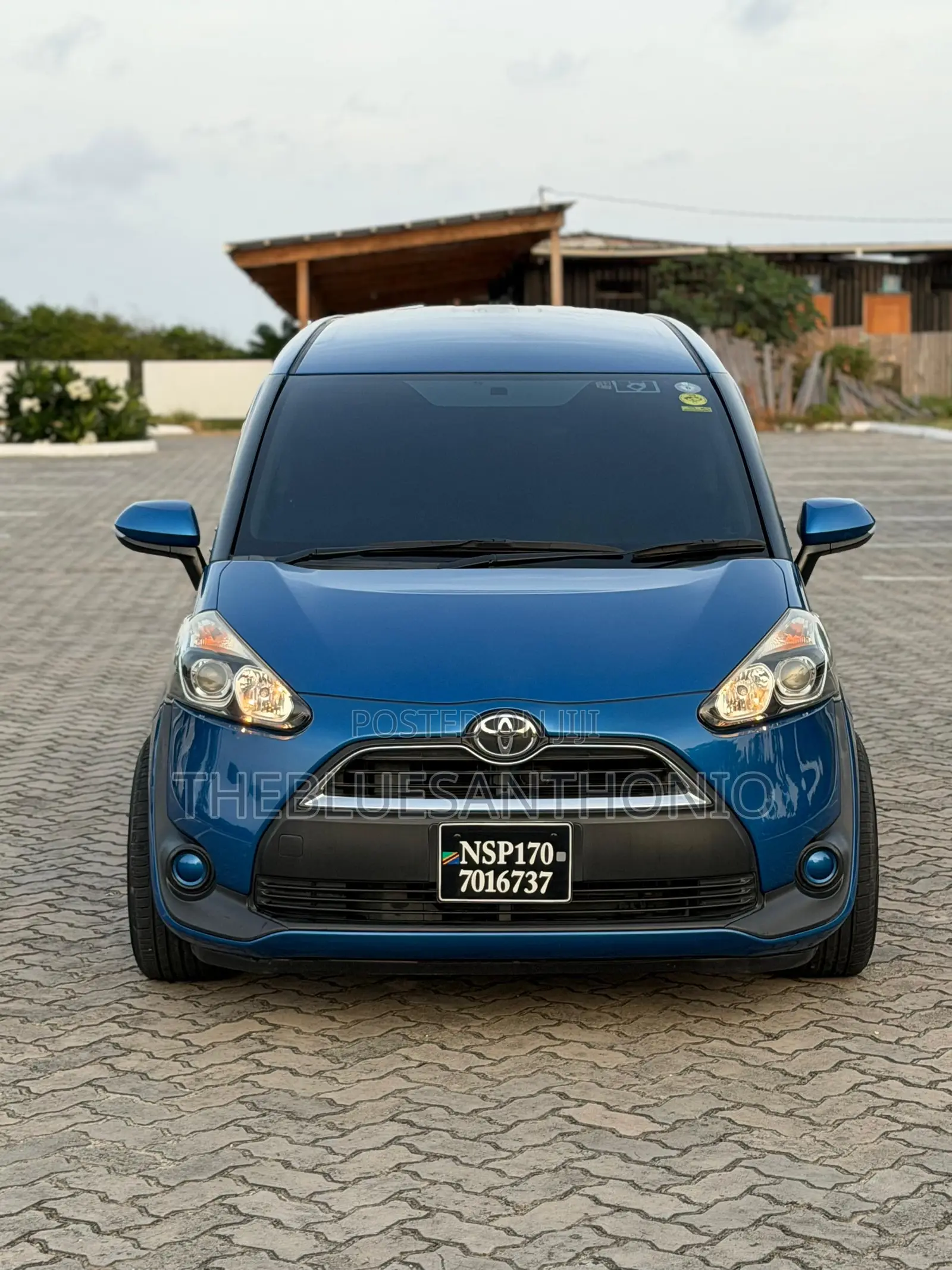 Toyota Sienta 2015 Blue