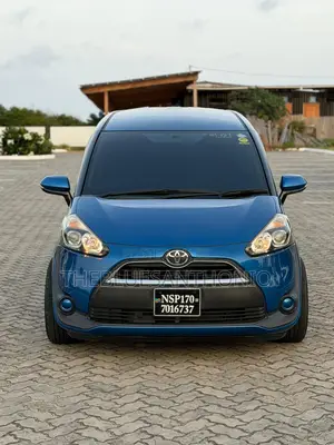 Toyota Sienta 2015 Blue