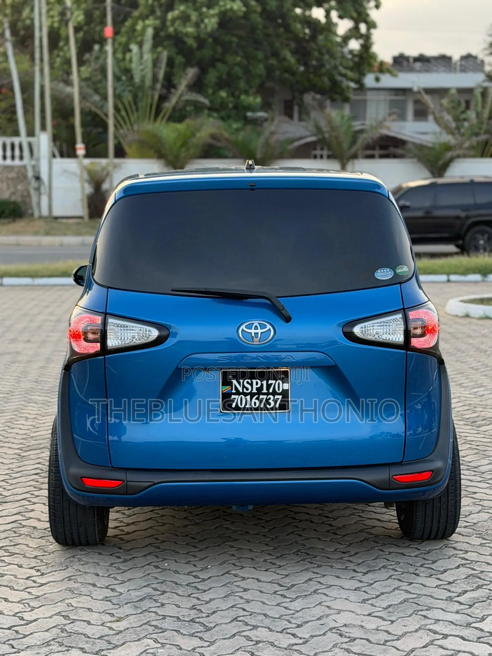 Toyota Sienta 2015 Blue
