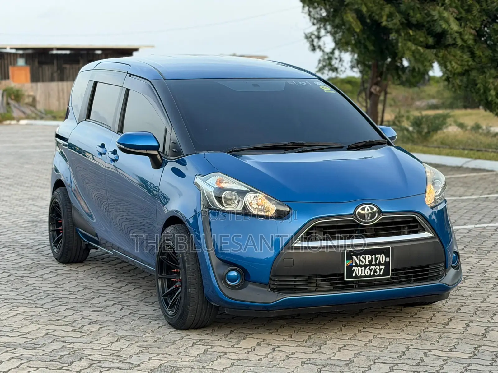 Toyota Sienta 2015 Blue