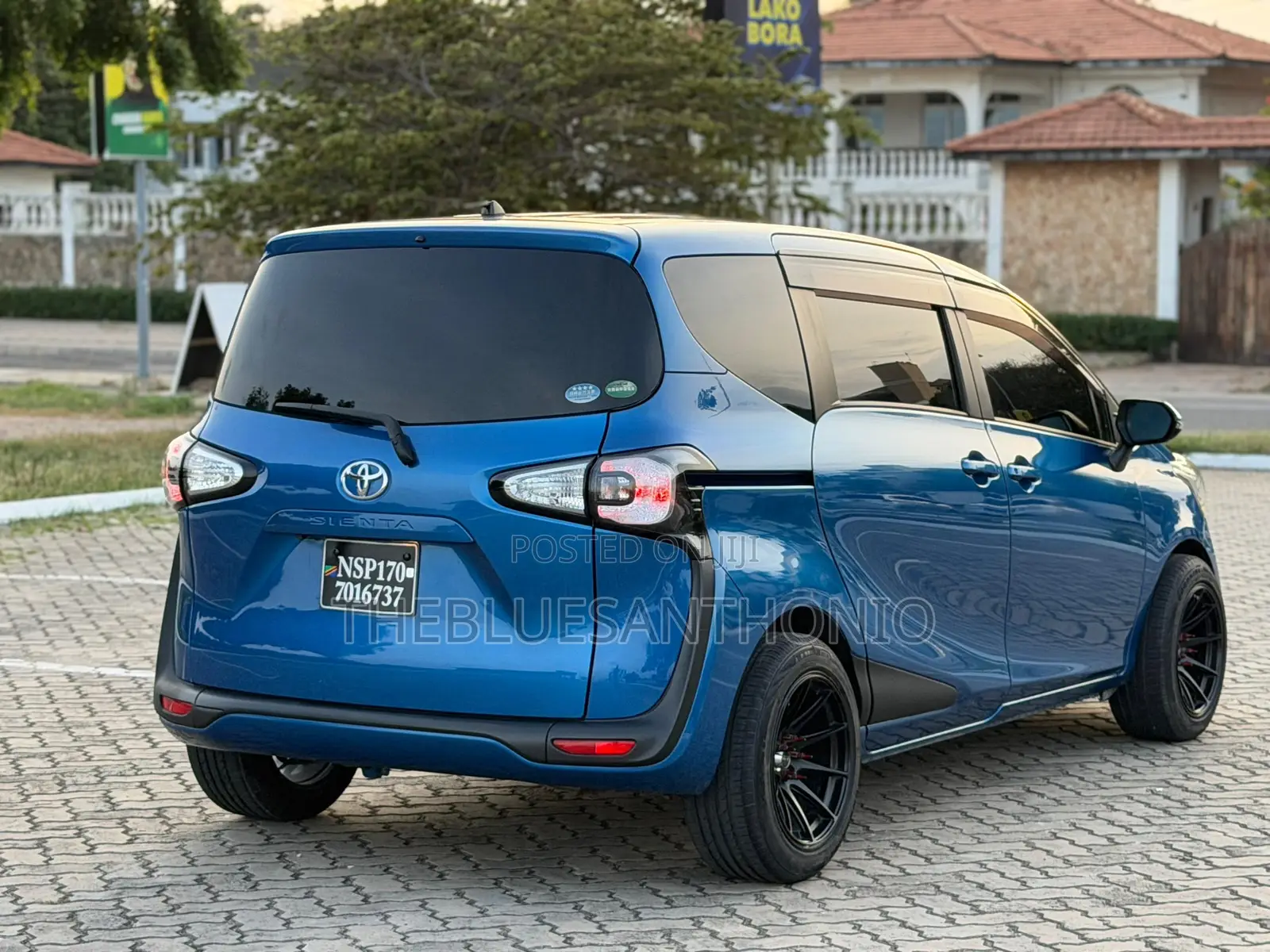 Toyota Sienta 2015 Blue