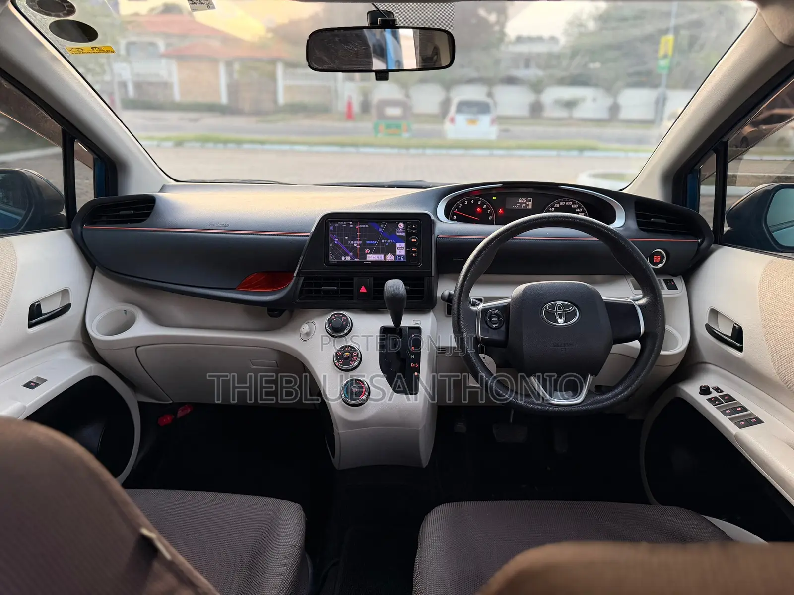 Toyota Sienta 2015 Blue