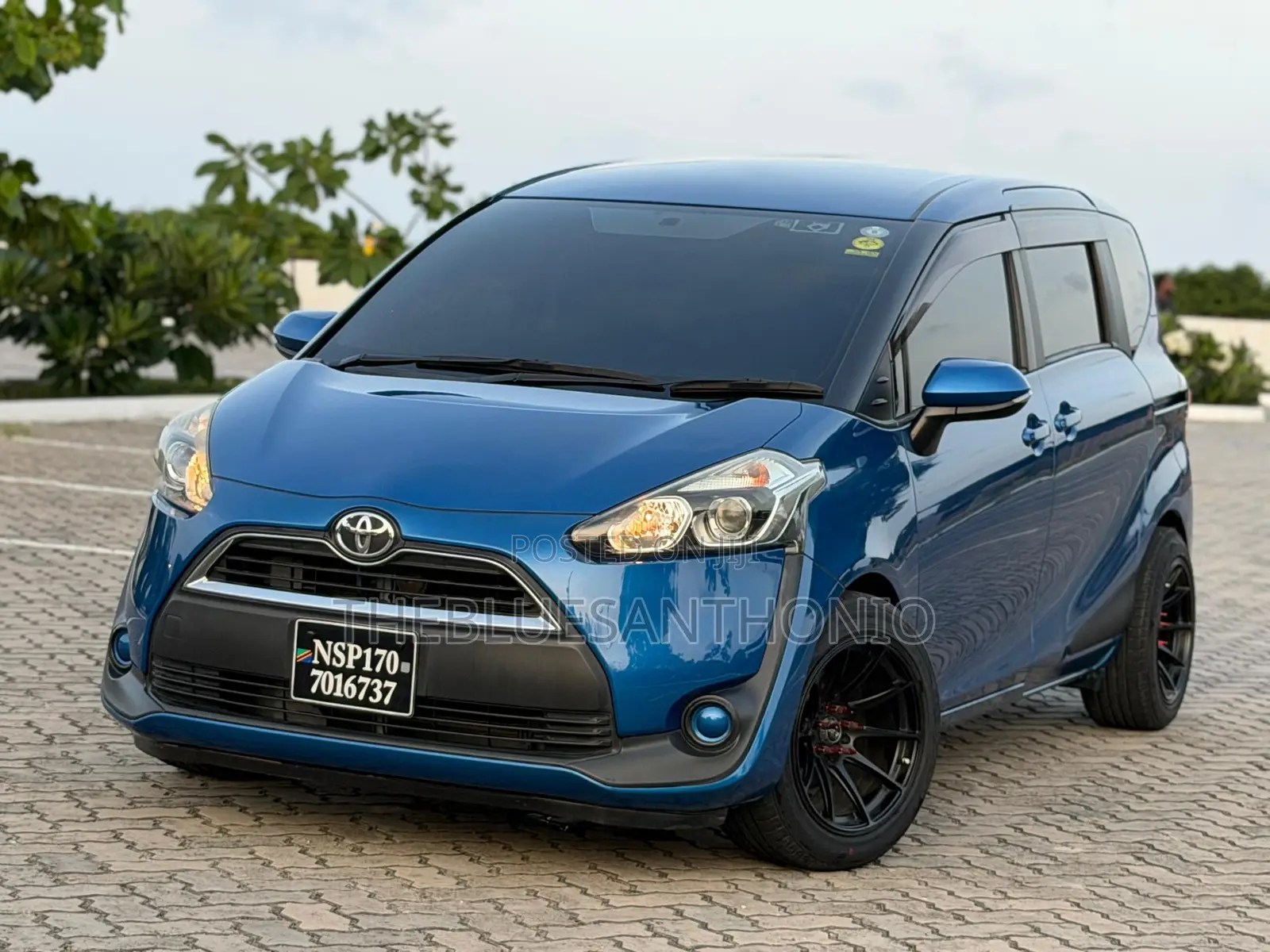 Toyota Sienta 2015 Blue