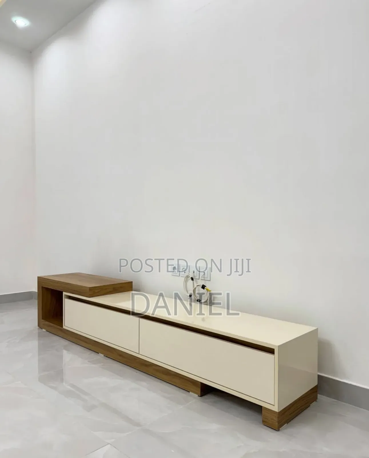 Tv Showcase Ya Kisasa Multi Colored