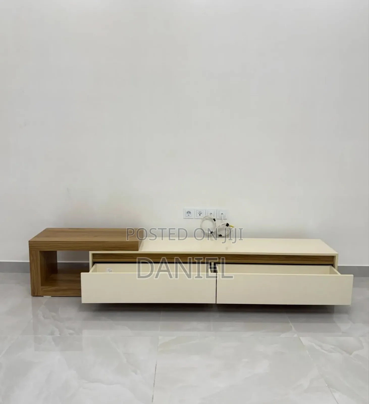 Tv Showcase Ya Kisasa Multi Colored