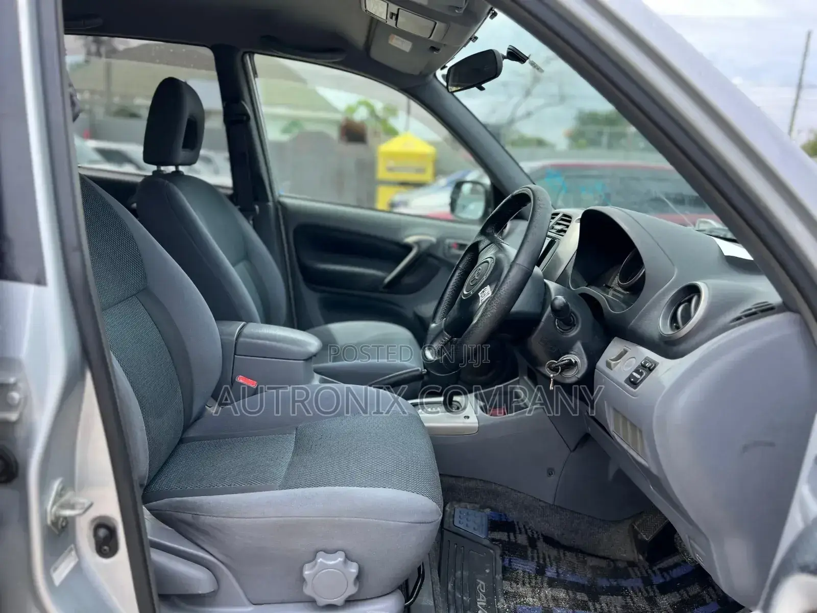 Toyota RAV4 Base FWD 2001 Silver