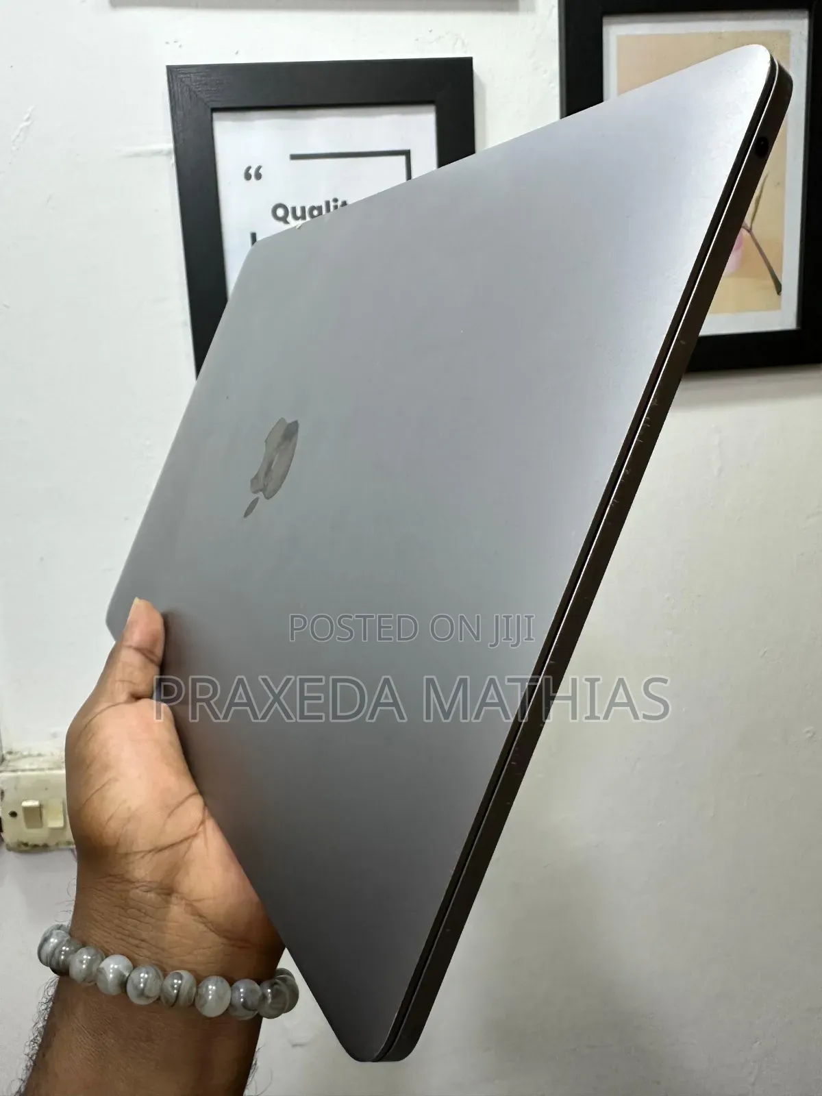 Laptop Apple MacBook Pro 2022 M2 16GB Apple M2 SSD 512GB