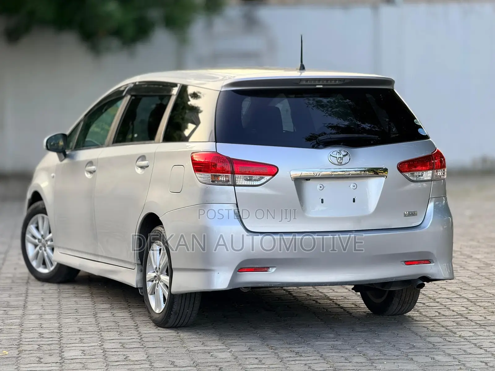Toyota Wish 2012 Silver