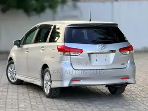 Toyota Wish 2012 Silver