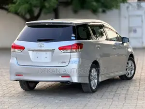 Toyota Wish 2012 Silver