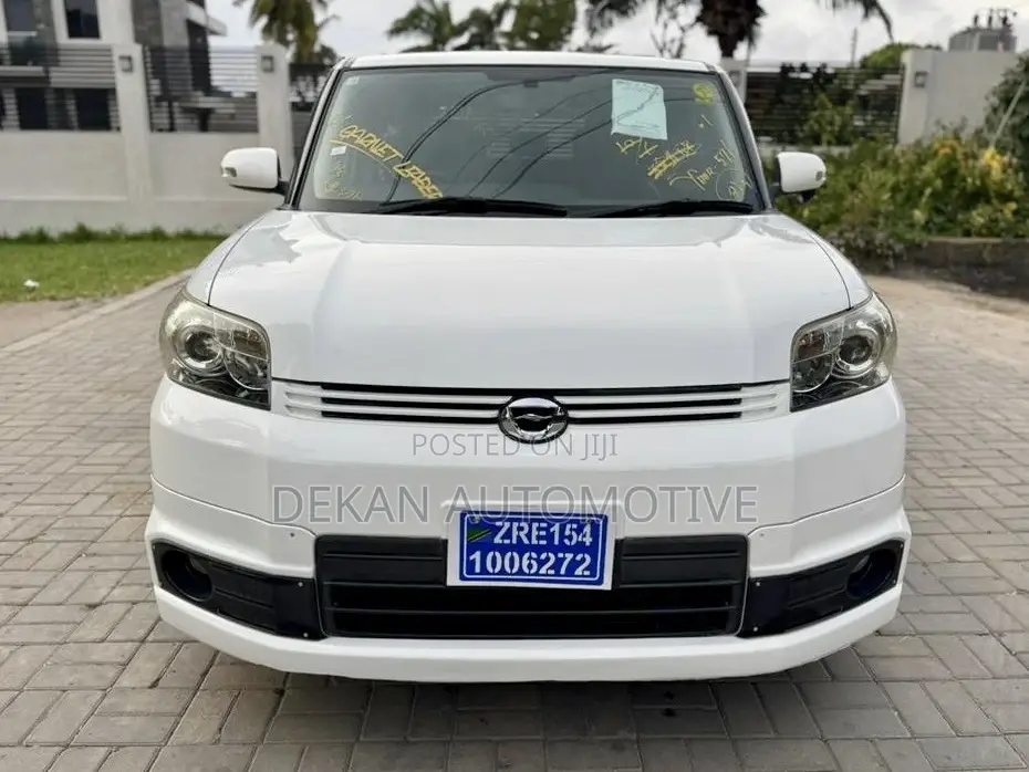 Toyota Corolla Rumion Hatchback 1.5 FWD 2009 White